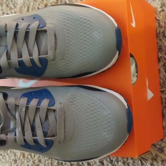 Size 8 Nike Air Max 90 - Picture 4 of 5